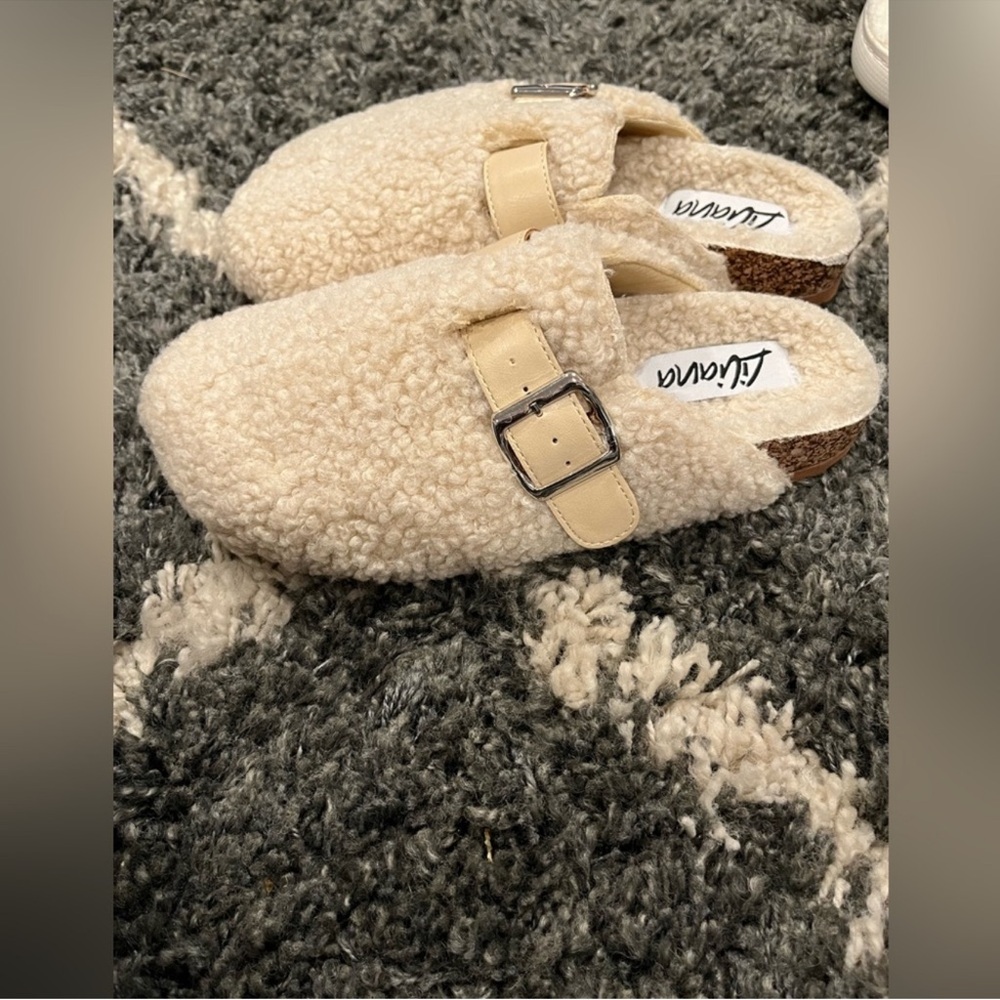 CLOGS - Picture 2 of 4